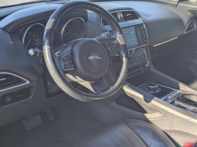 Used 2017 Jaguar F-PACE Prestige image 7