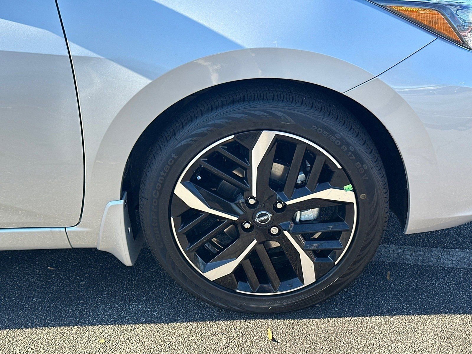 New 2025 Nissan Versa SR w/ Trunk Package image 12