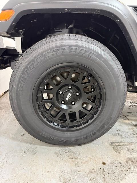 Used 2022 Jeep Gladiator Sport image 12