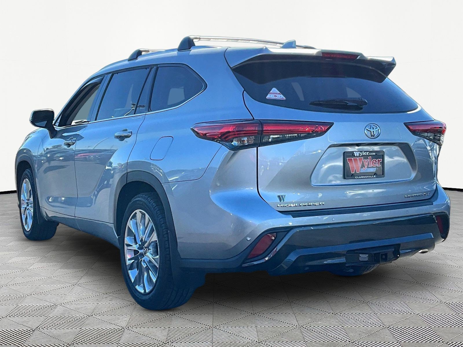 Used 2022 Toyota Highlander Limited AWD/4WD image 4