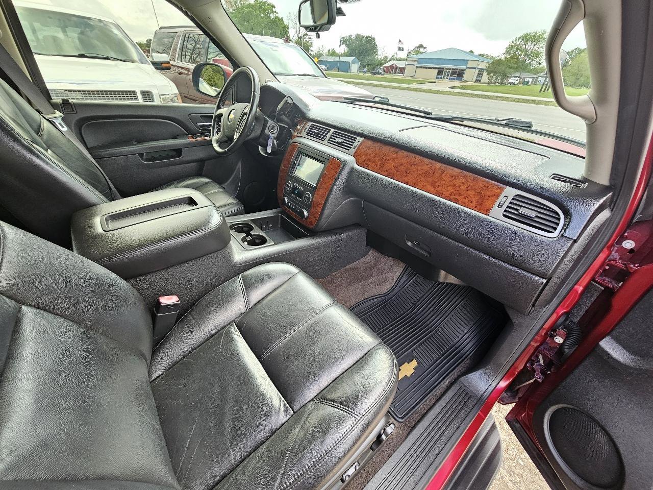 Used 2011 Chevrolet Suburban LT image 32