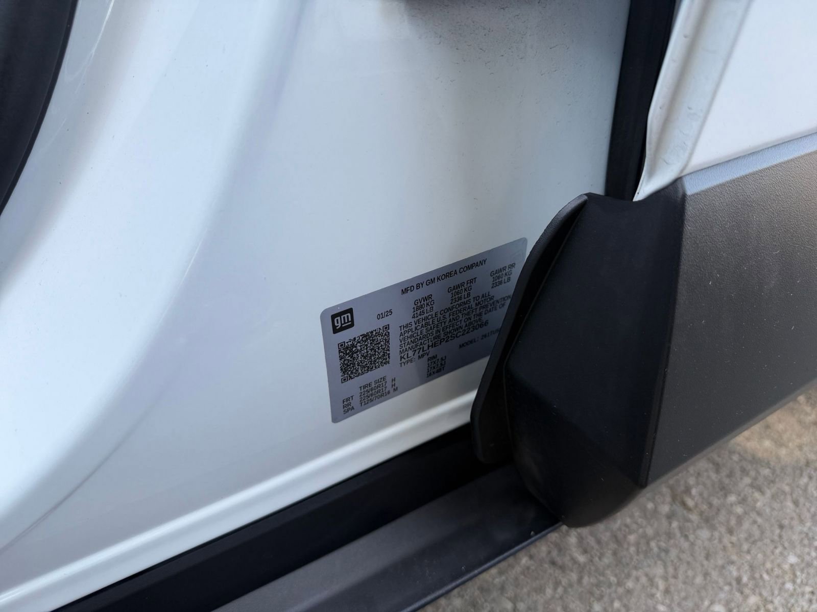 Used 2025 Chevrolet Trax LT FWD image 28