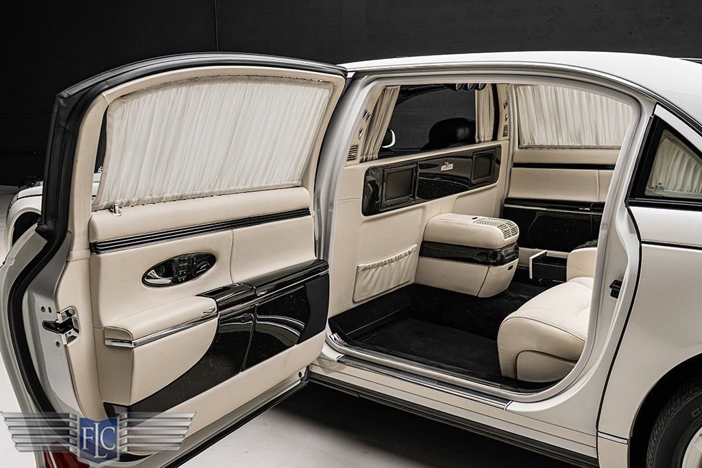 Used 2009 Maybach 62 S RWD image 6