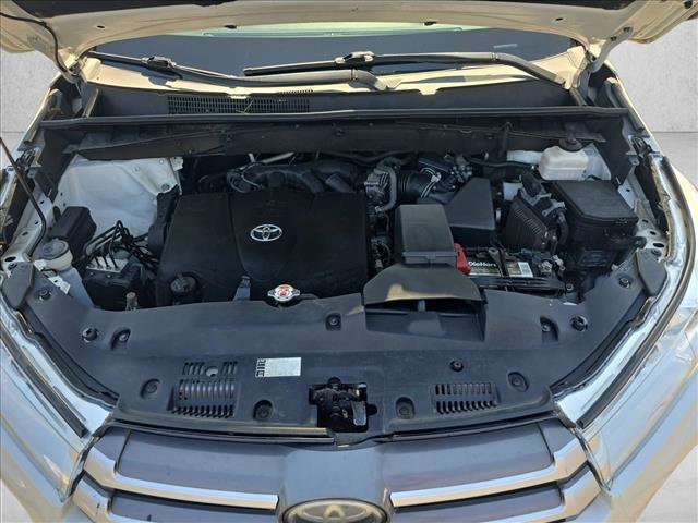 Used 2018 Toyota Highlander XLE AWD/4WD image 30