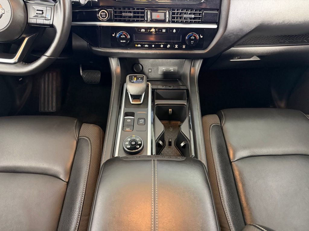 Used 2024 Nissan Pathfinder SL image 16