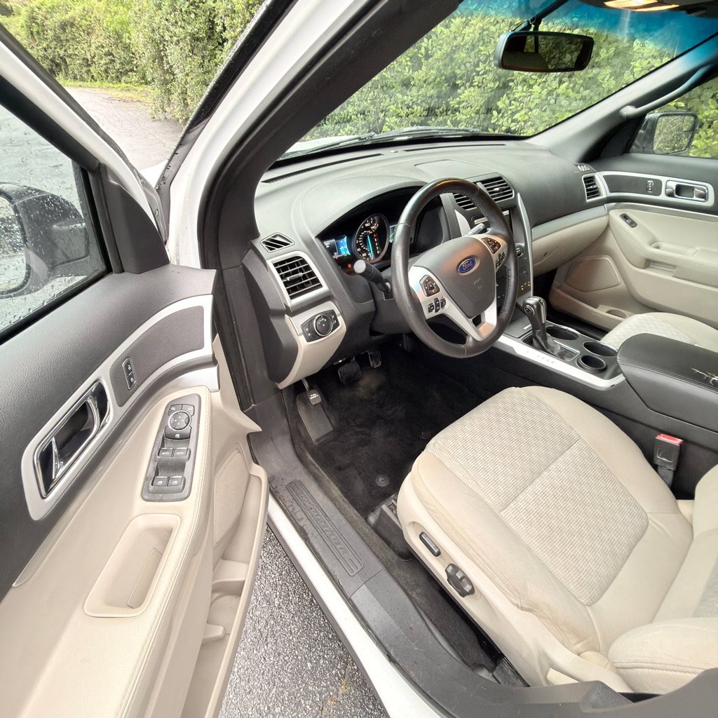 Used 2014 Ford Explorer XLT w/ Equipment Group 201A FWD image 8