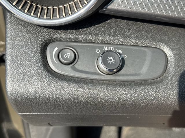 Used 2024 Chevrolet Trax ACTIV w/ Sunroof Package FWD image 17