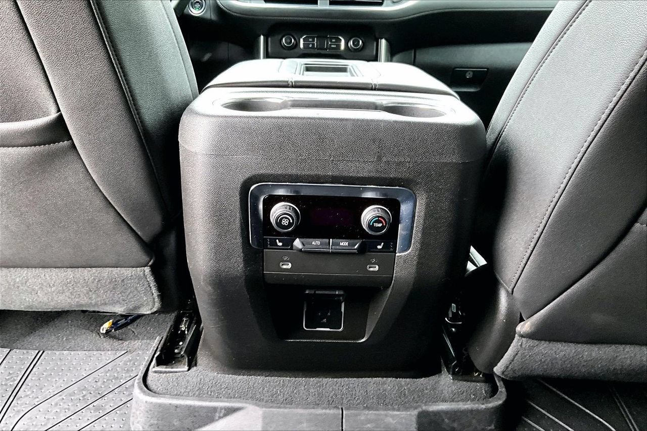 Used 2023 Chevrolet Tahoe Z71 w/ Luxury Package AWD/4WD image 17
