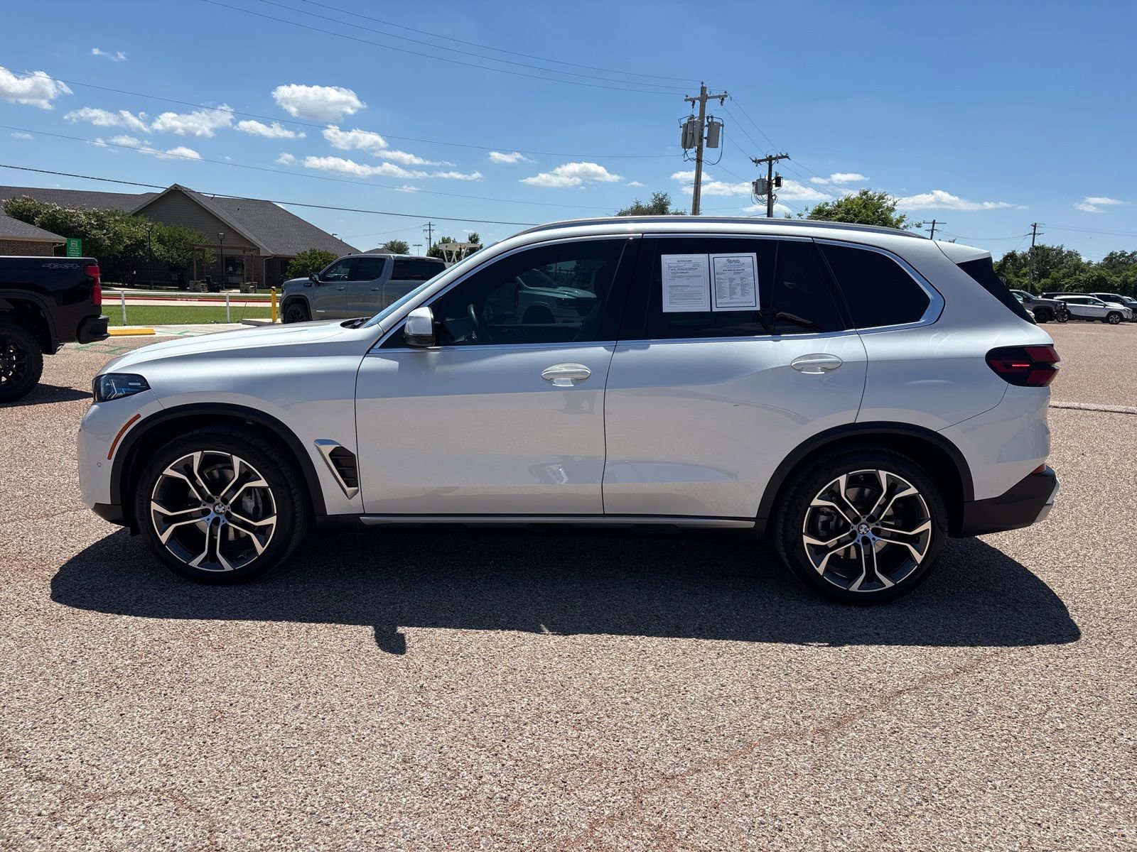 Used 2024 BMW X5 xDrive40i w/ Premium Package AWD/4WD image 2