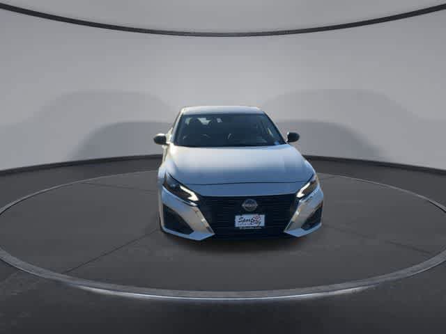 Used 2024 Nissan Altima 2.5 SV FWD image 3