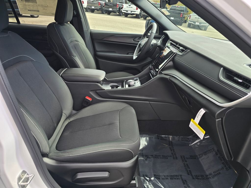 New 2025 Jeep Grand Cherokee Laredo X w/ Luxury Tech Group I image 29