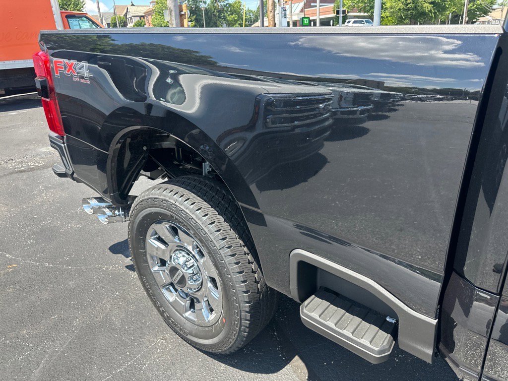 New 2025 Ford F250 Lariat w/ Chrome Package image 9