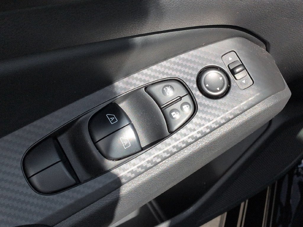 Used 2025 Nissan Altima 2.5 SV FWD image 13