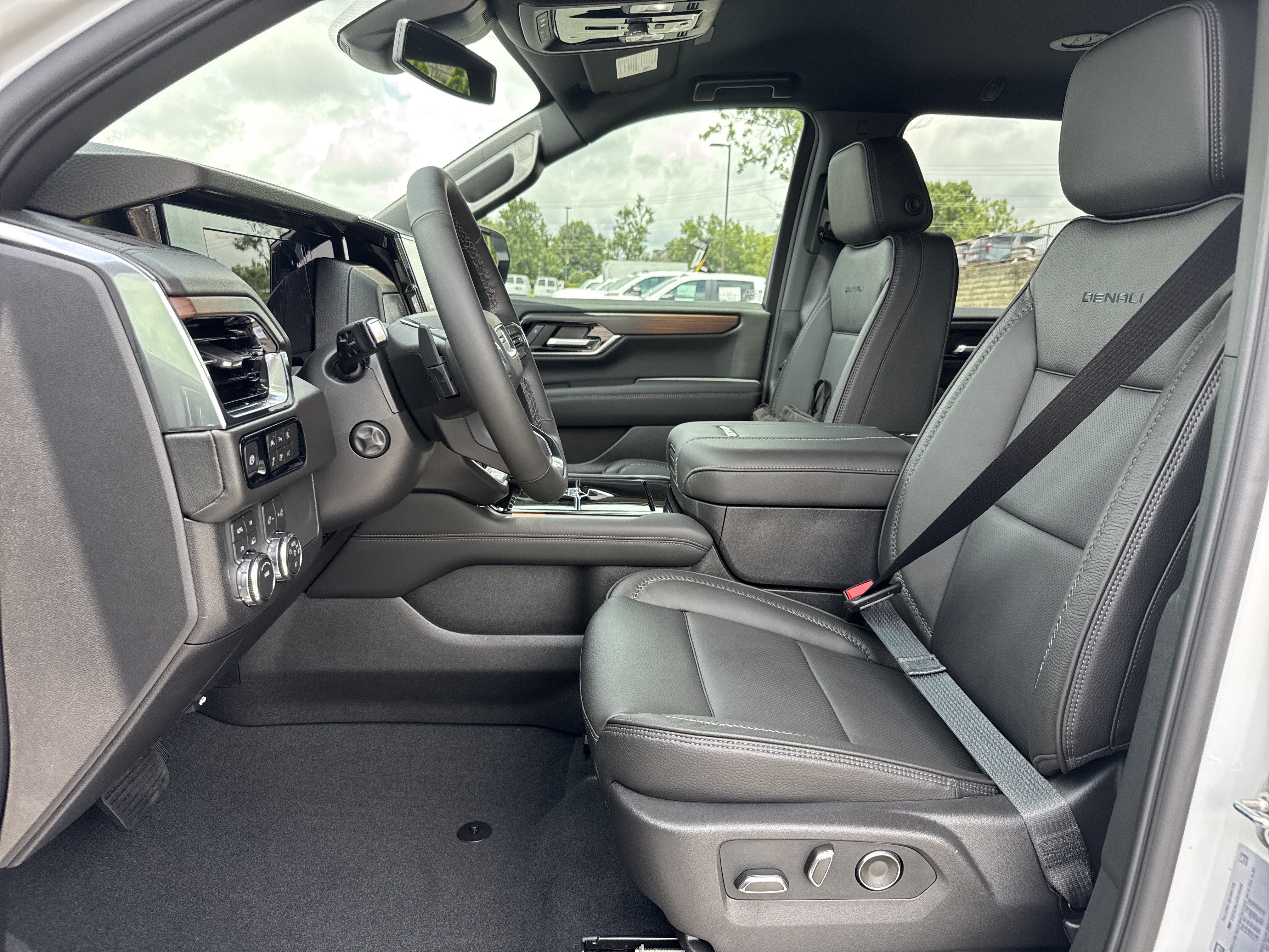 New 2026 GMC Yukon XL Denali AWD/4WD image 16