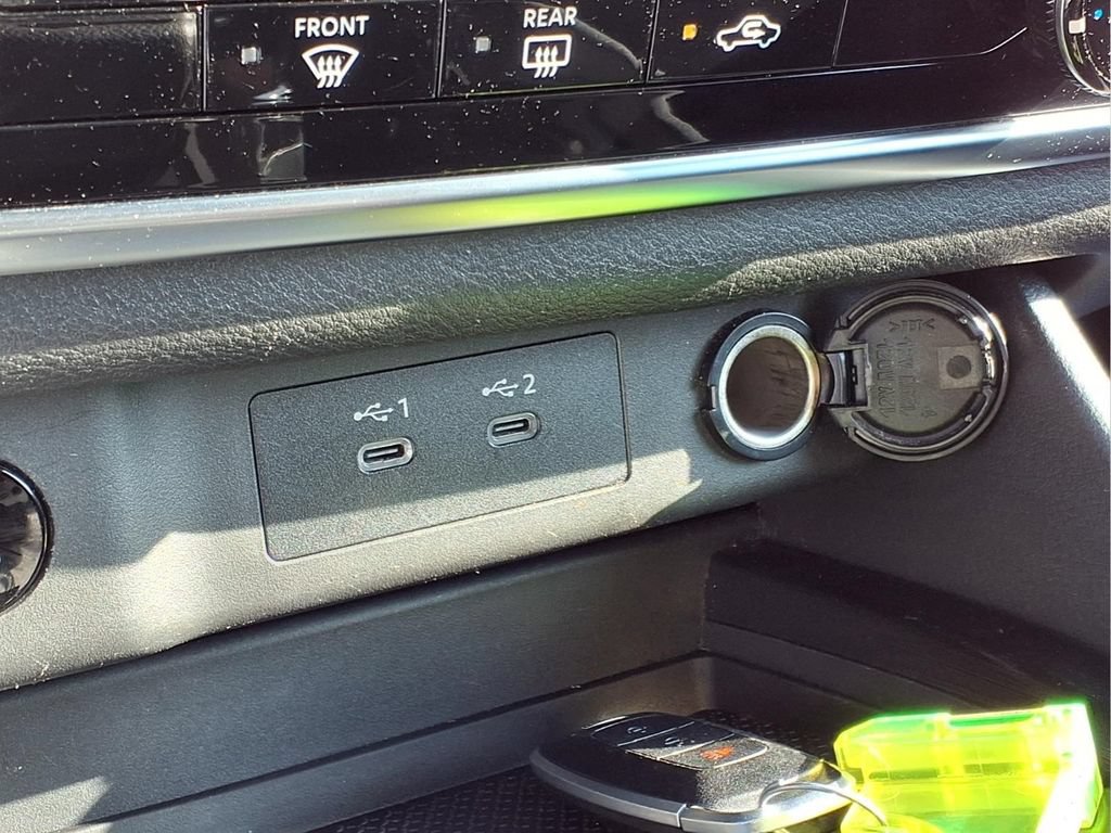 Used 2024 Nissan Rogue S FWD image 13