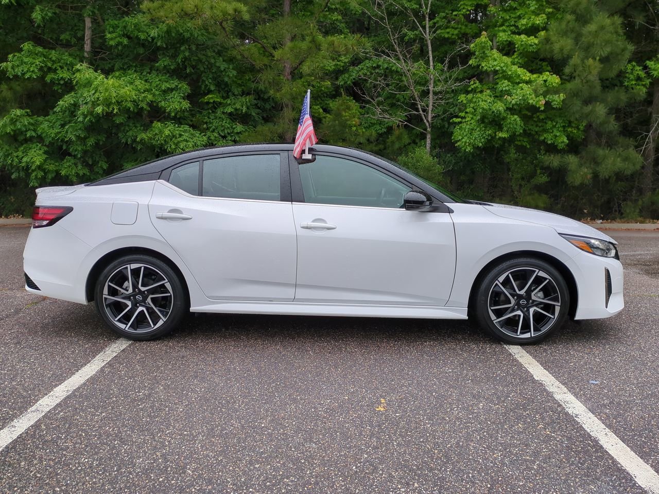 Used 2025 Nissan Sentra SR FWD image 3