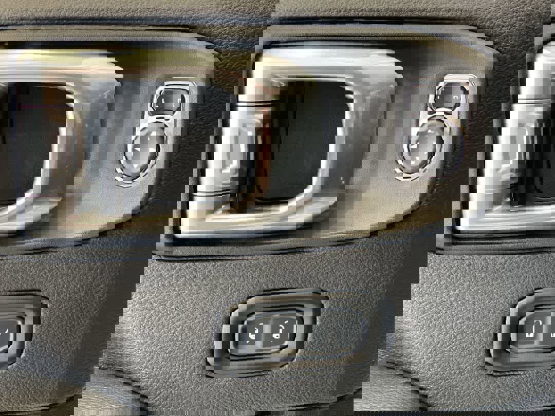 Used 2023 Jeep Gladiator Mojave w/ Cold Weather Group AWD/4WD image 15