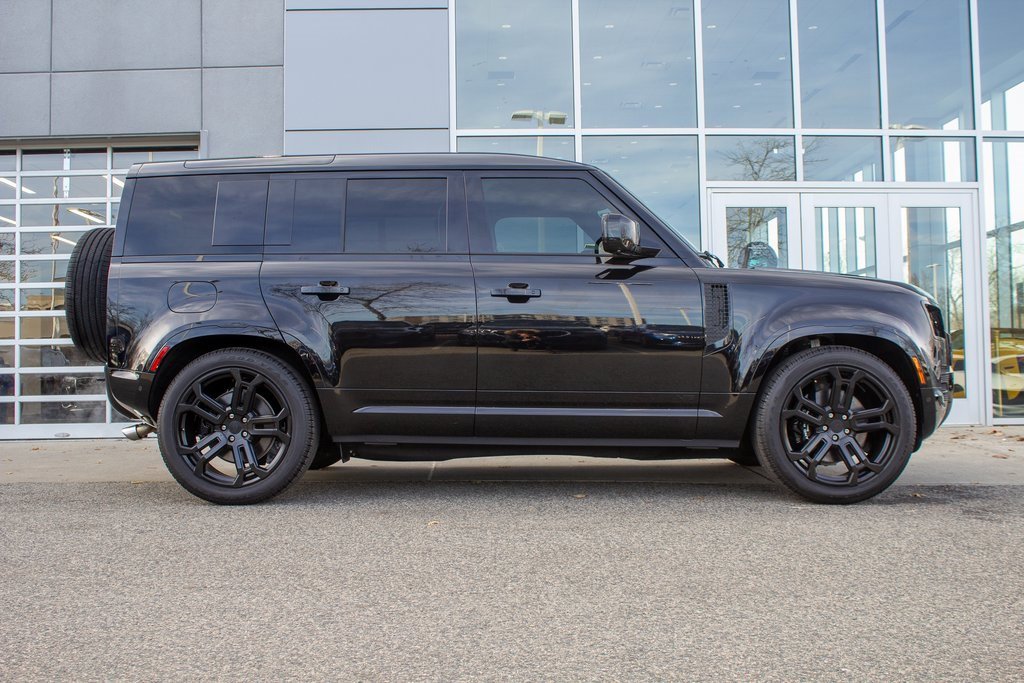 Used 2025 Land Rover Defender 110 V8 image 4