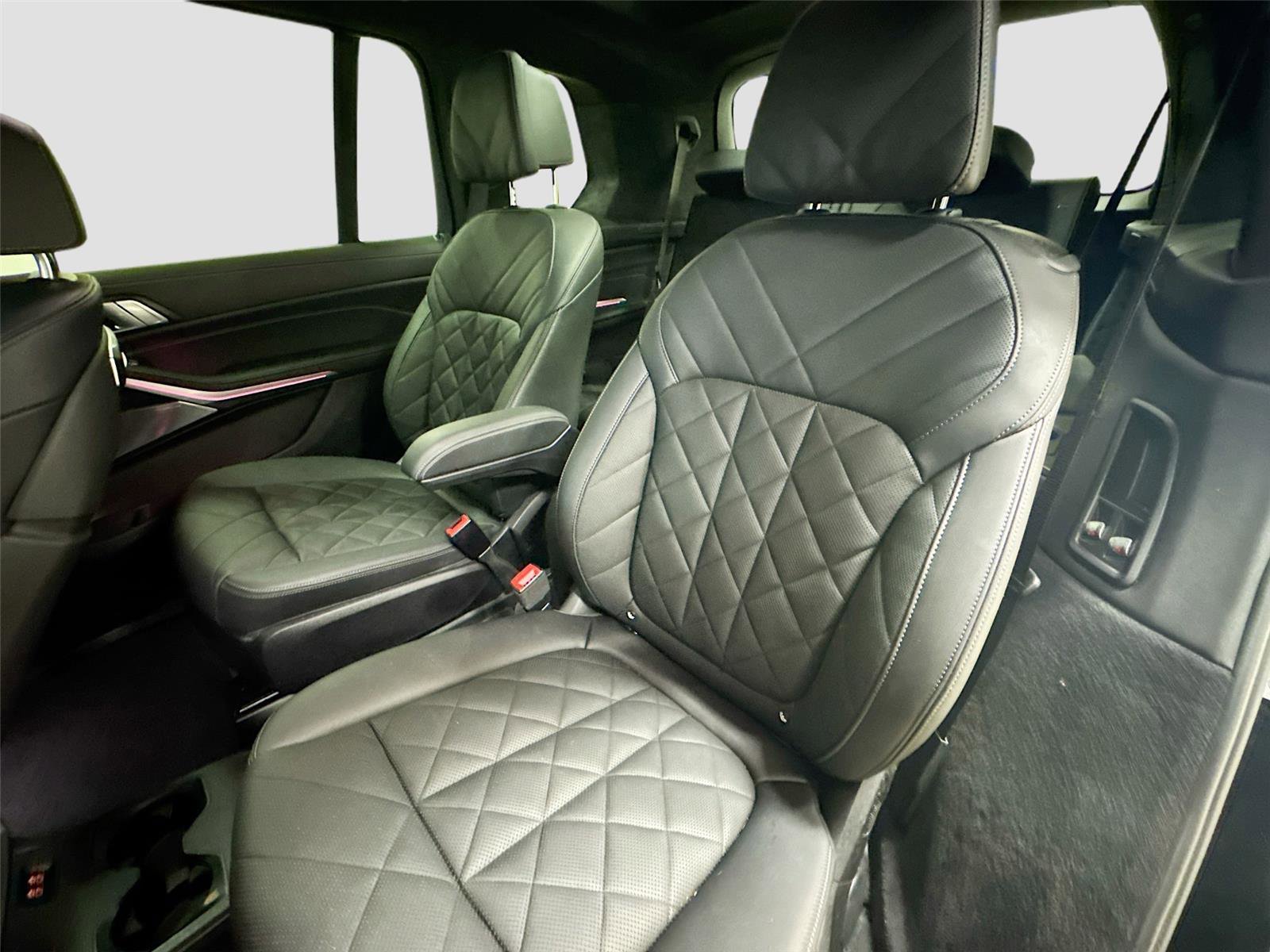 Used 2024 BMW X7 xDrive40i w/ M Sport Package image 26