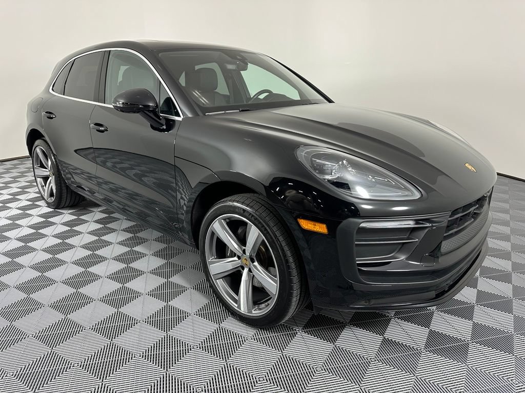Certified 2025 Porsche Macan w/ Premium Package Plus AWD/4WD image 12