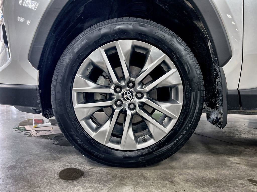 Used 2024 Toyota RAV4 XLE Premium FWD image 10