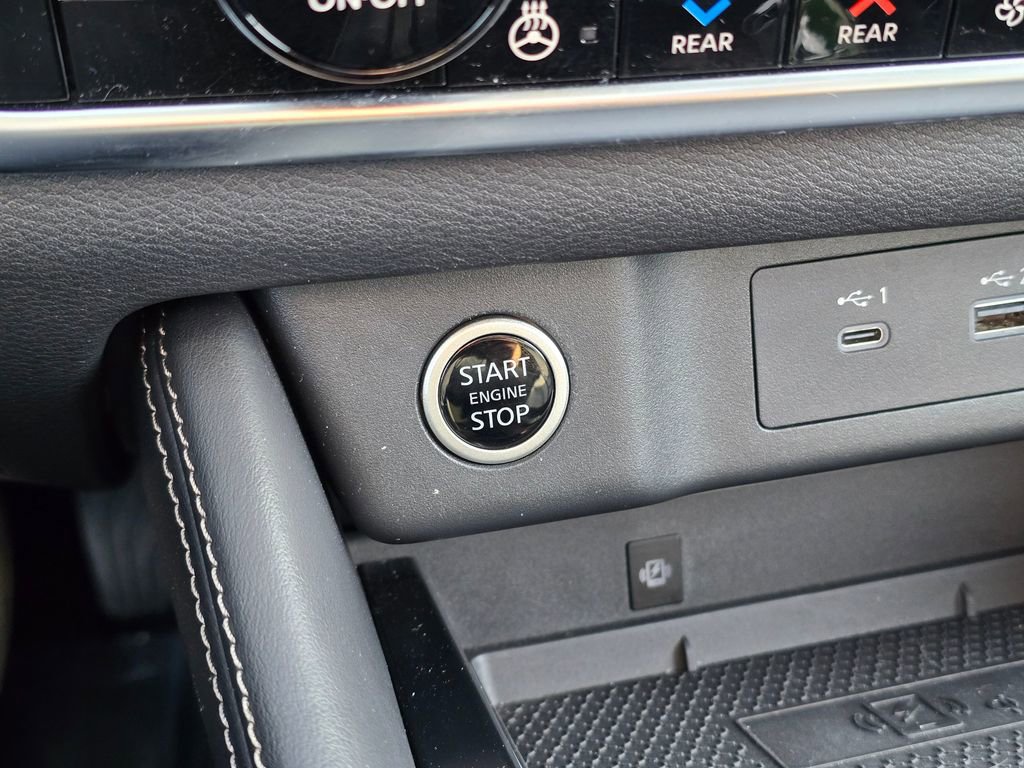 Used 2023 Nissan Rogue Platinum w/ Platinum Premium Package image 38