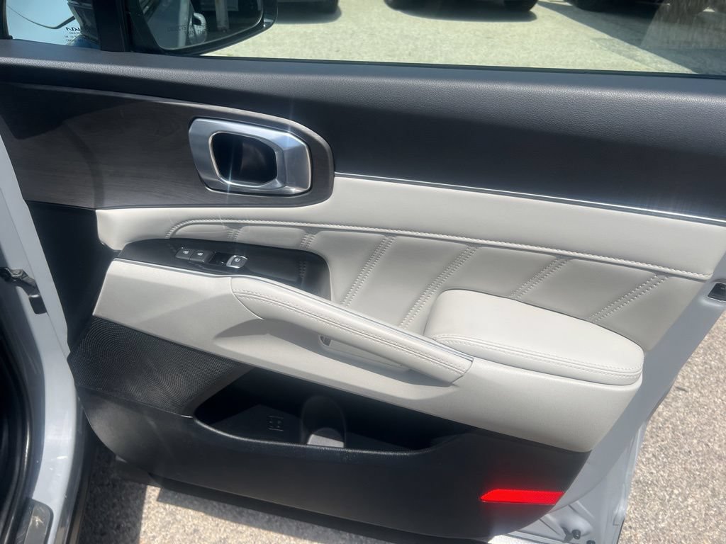 Certified 2025 Kia Sorento SX AWD/4WD image 23