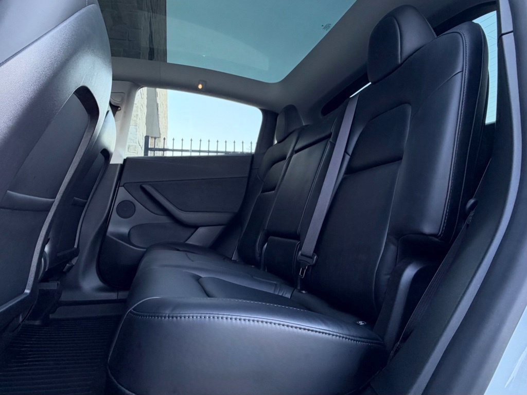 Used 2021 Tesla Model Y Long Range AWD/4WD image 18