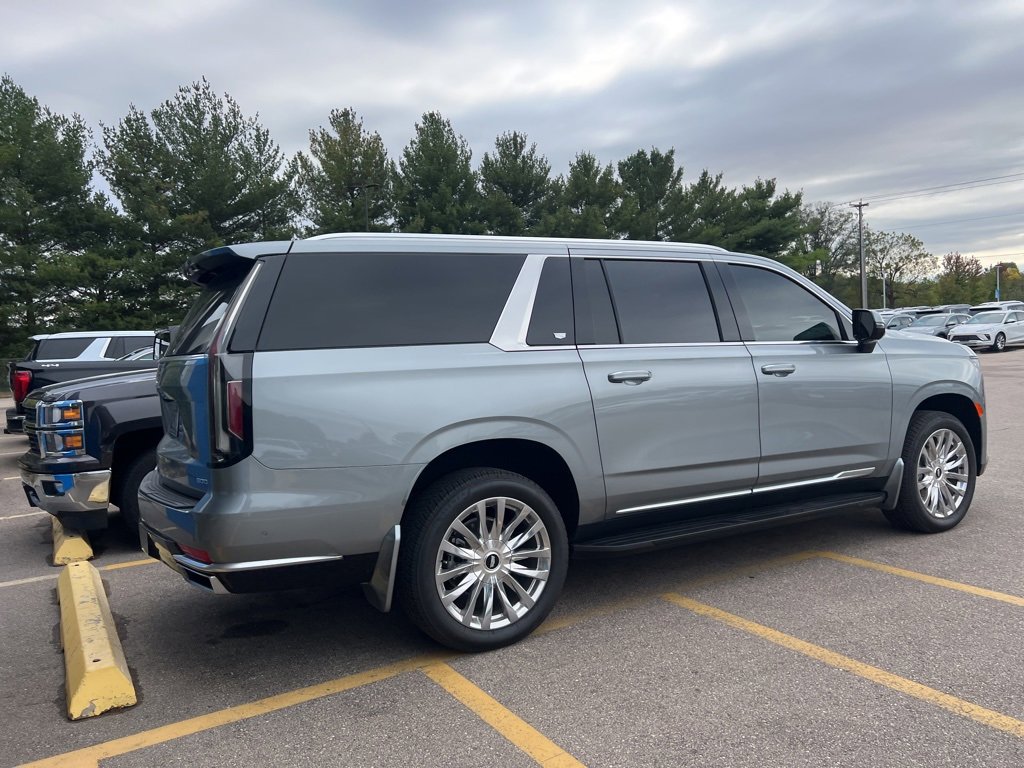 Used 2024 Cadillac Escalade ESV Premium Luxury image 7