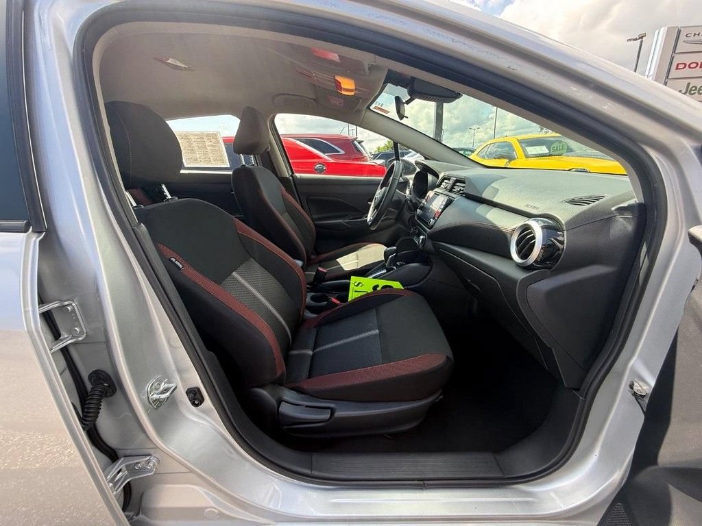 Used 2024 Nissan Versa SR FWD image 7