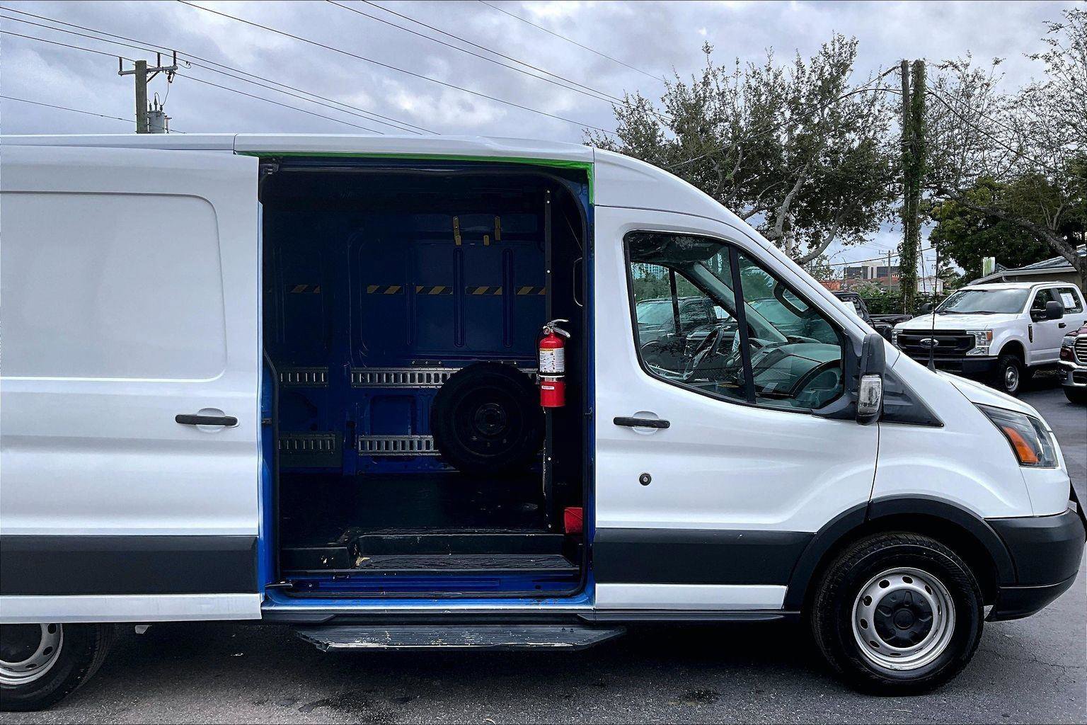 Used 2018 Ford Transit 250 148 Medium Roof RWD image 17