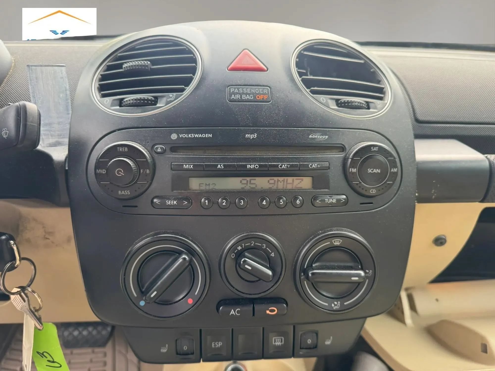 Used 2008 Volkswagen Beetle SE FWD image 12