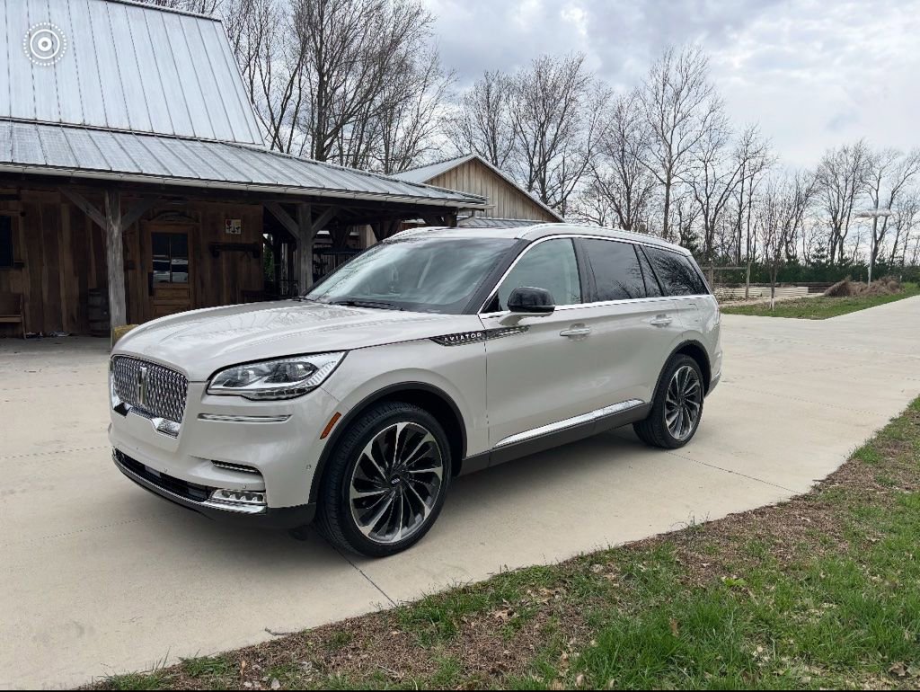Used 2022 Lincoln Aviator Reserve w/ Equipment Group 201A image 2