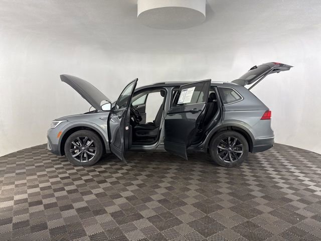 Used 2024 Volkswagen Tiguan SE image 11