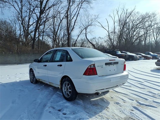 Used 2005 Ford Focus ZX4 Sedan image 5