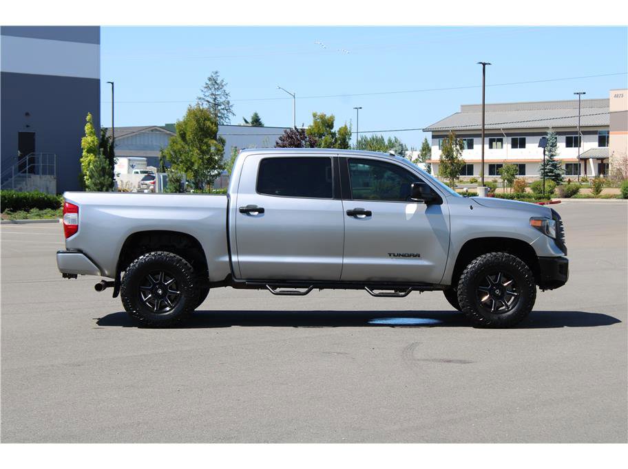 Used 2017 Toyota Tundra Limited w/ Limited Premium Package image 4