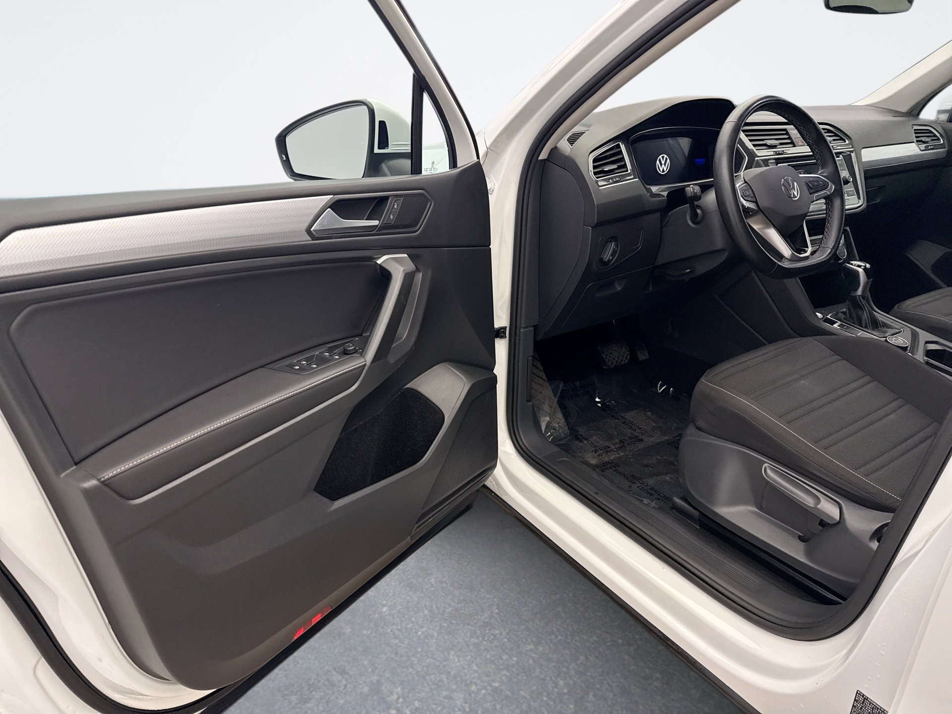 Used 2024 Volkswagen Tiguan S image 9