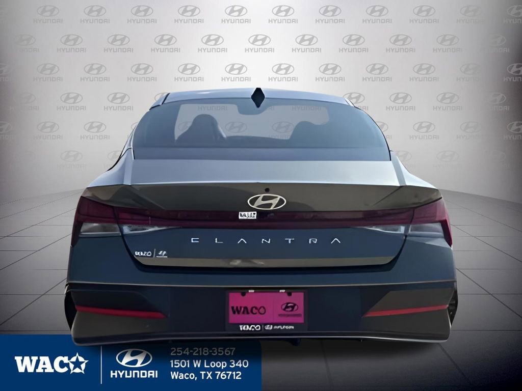 Used 2025 Hyundai Elantra SEL image 18