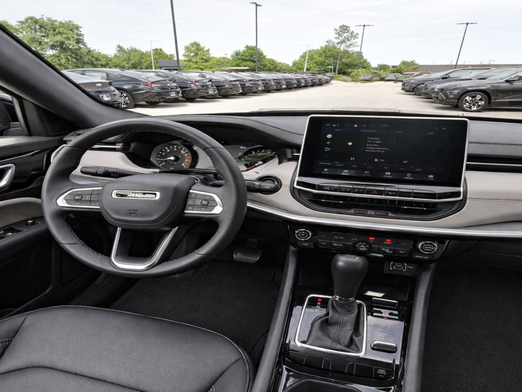 Used 2025 Jeep Compass Limited AWD/4WD image 14
