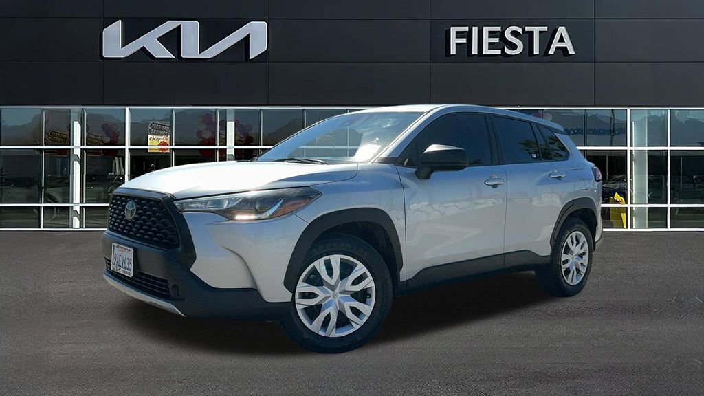 Used 2022 Toyota Corolla Cross L image 2