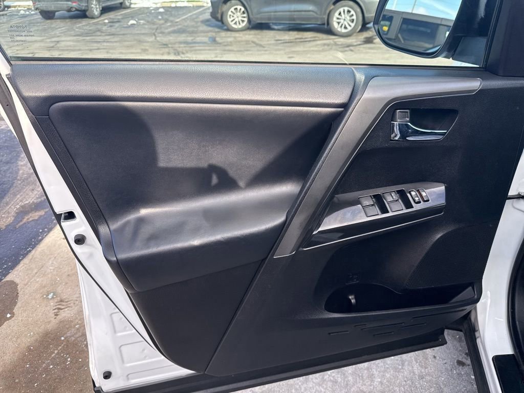Used 2016 Toyota RAV4 SE image 20