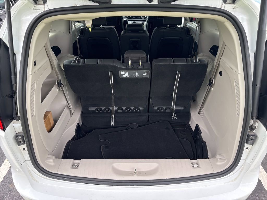 Used 2020 Chrysler Pacifica Touring-L Plus image 8