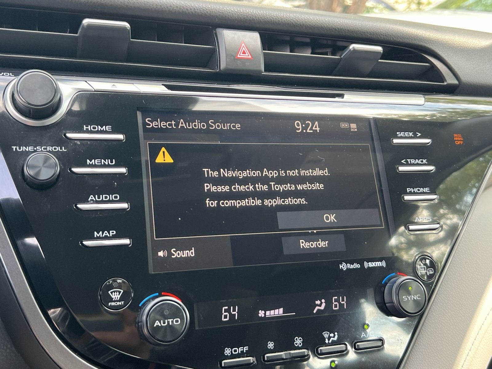 Used 2020 Toyota Camry XLE FWD image 18