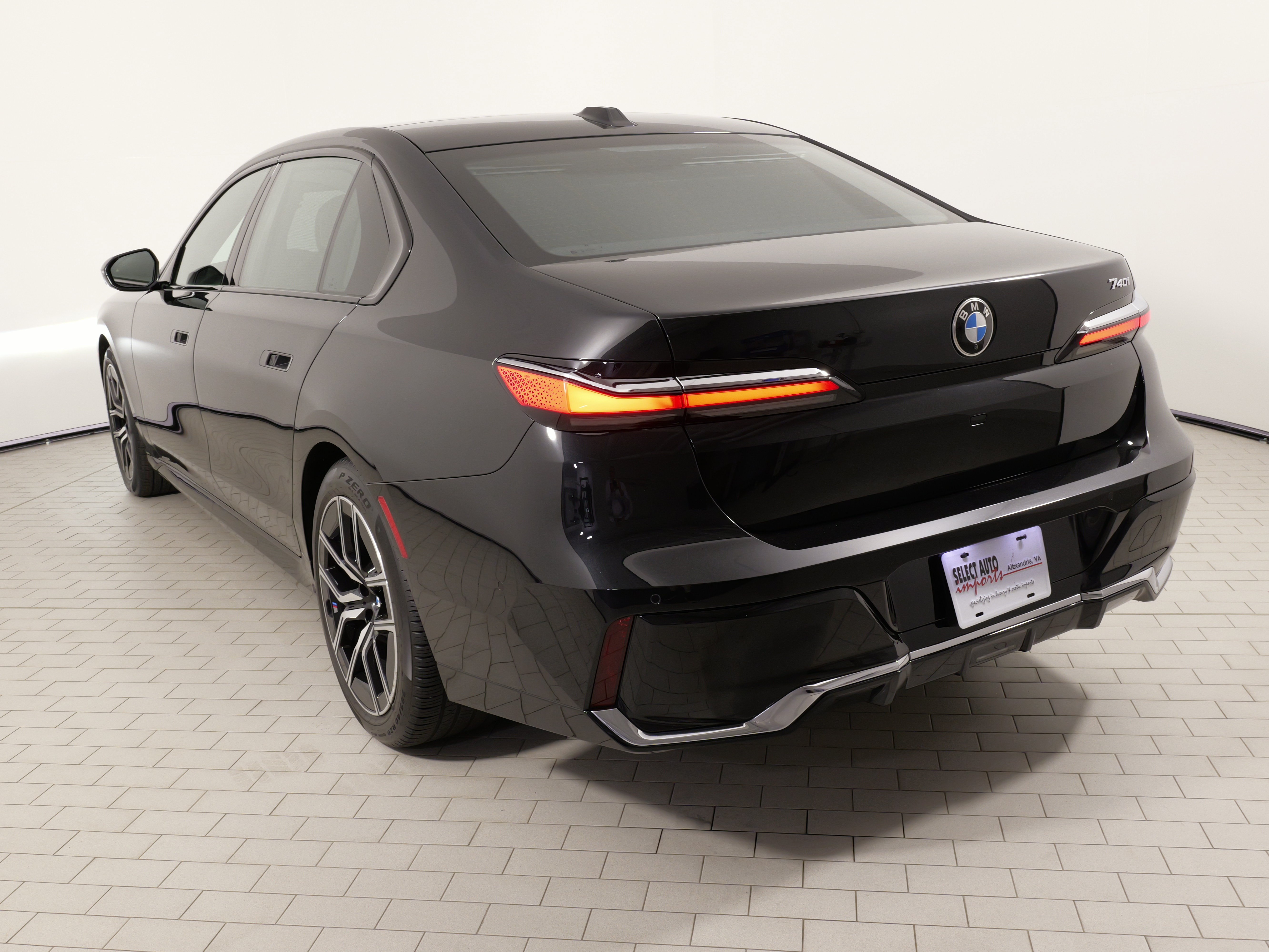 Used 2023 BMW 740i w/ Executive Package RWD image 14