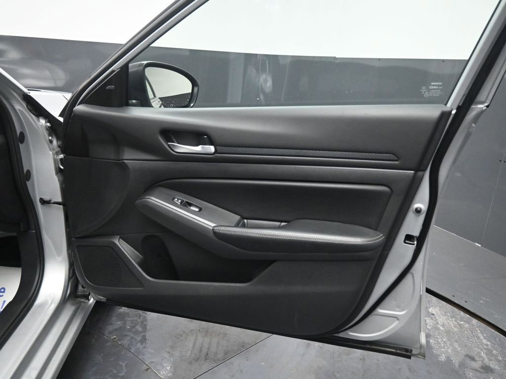 Used 2024 Nissan Altima 2.5 SV image 18