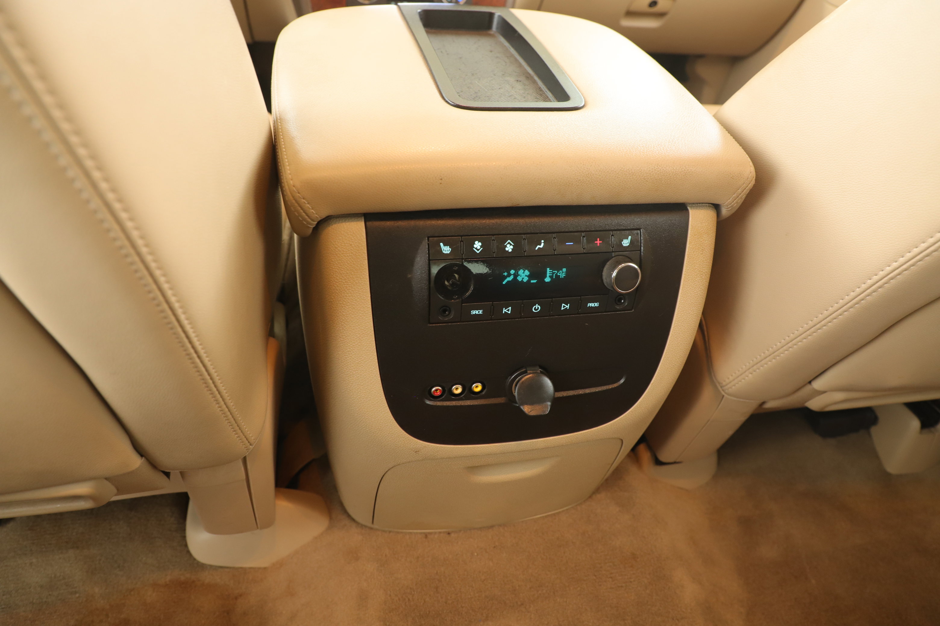 Used 2013 Chevrolet Suburban LTZ image 26