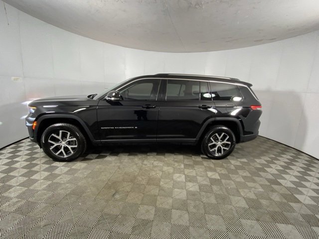 Used 2023 Jeep Grand Cherokee L Limited w/ Luxury Tech Group II image 2