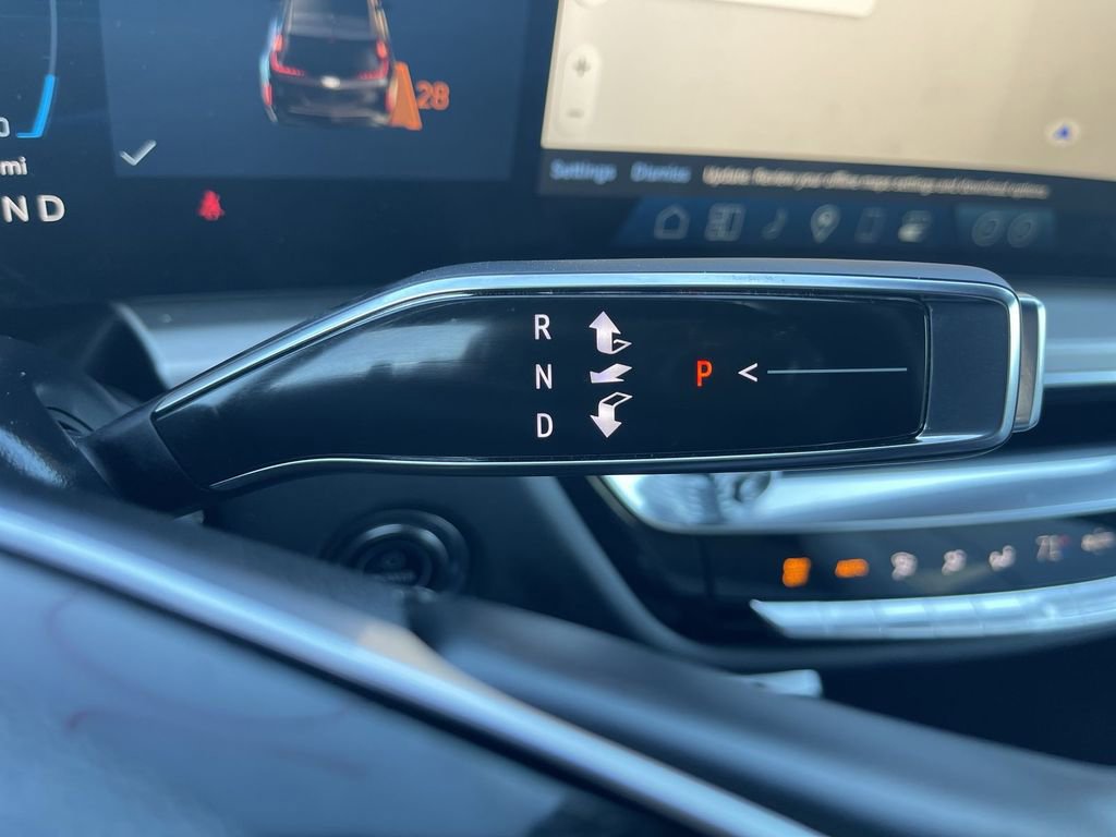 Certified 2024 Cadillac Lyriq Luxury image 33