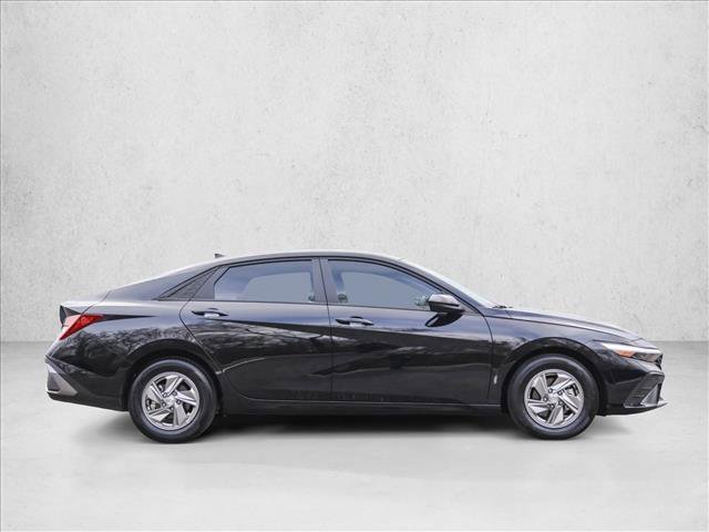 Certified 2025 Hyundai Elantra SE image 4