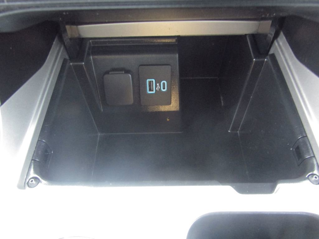 Used 2024 Ford Explorer XLT w/ Equipment Group 202A AWD/4WD image 28